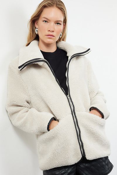 Trendyol Collection Plyšový kabát z umělé kůže - Stone Color, Regular Fit Twoaw25Mo00064