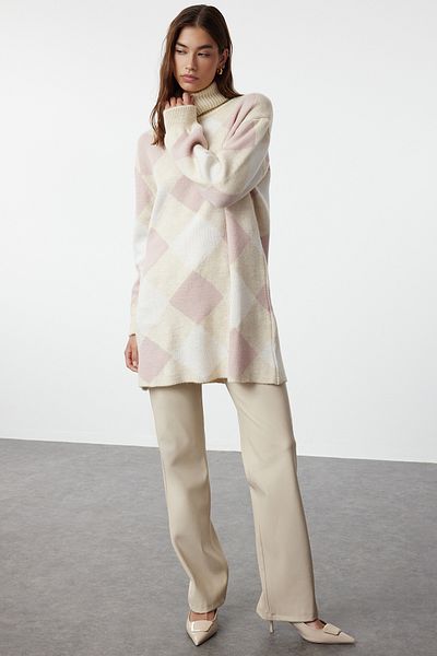 Trendyol Modest Puderfarbener Strickpullover mit Karomuster/Farbblock TCTAW25AK00013