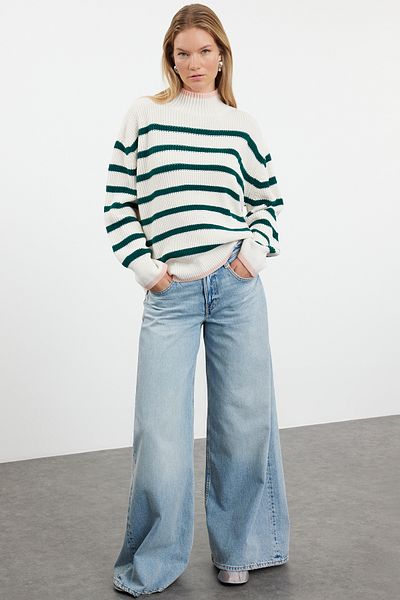 Trendyol Collection Pulover din tricotaje cu dungi crem Wide Fit - TWOAW23KZ01446