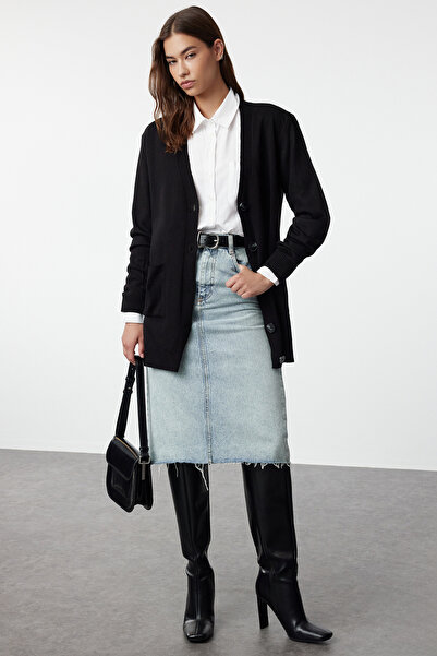 Trendyol Modest Μαύρη ζακέτα με κουμπιά με λαιμόκοψη V με λεπτομερή μακριά πλεκτά ζακέτα TCTAW22TH0005