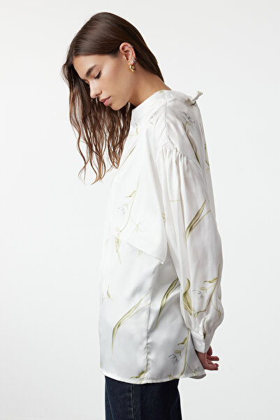 Trendyol Modest Ecru tkaná saténová tkaná tunika s kvetinovým vzorom TCTSS24UK00019
