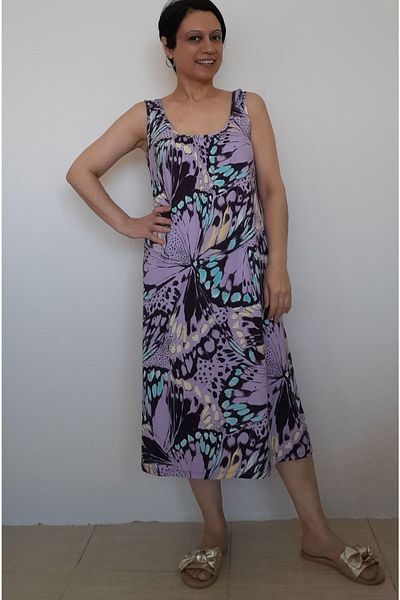 Mertcan Butik Φόρεμα με λουράκι από χτενισμένο βισκόζη με λιλά στάμπα με σχέδιο μπροστά και πίσω