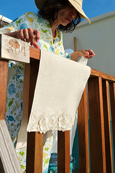 Nazik Home 50 X 90 cm Pearl Flower Lace Face Towel