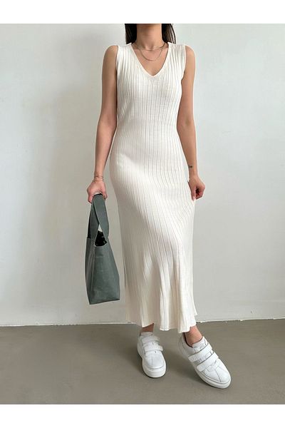 BEJNA Ecrufarbenes Strickkleid mit V-Ausschnitt und Riemchen für Damen