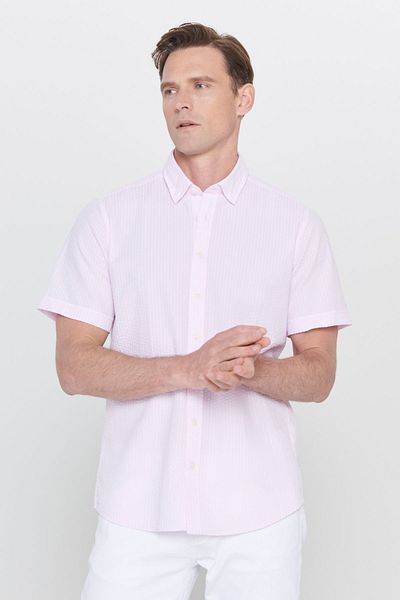 AC&Co / Altınyıldız Classics Rosa Slim Fit Herrenhemd - Versteckter Knopf, 100 % Baumwolle, Seersucker-Muster, Kurzarm