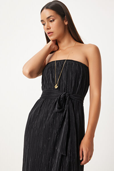 Happiness İstanbul Černé skládané dámské šaty bez ramínek - FN03237