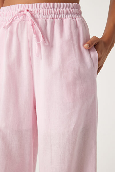 Happiness İstanbul Světle růžové plátěné dámské kalhoty - Volný střih DP00205