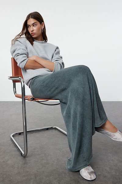 Trendyol Collection Graues, dickes Fleece-Sweatshirt mit halbem Rollkragen und entspannter/bequemer Passform TWOAW20SW0584