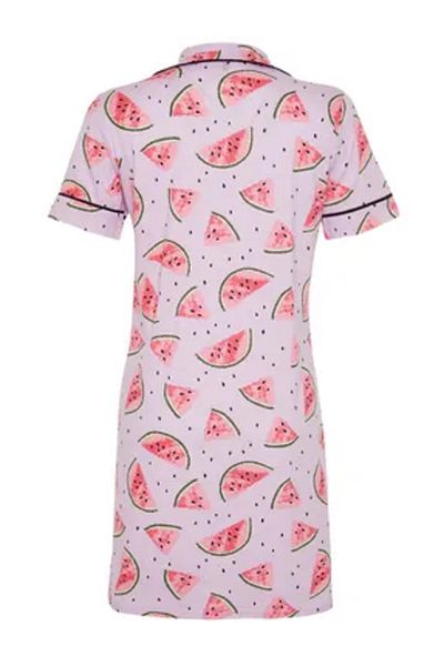 Trendyol Curve Rosa Wassermelonenmuster - Gestricktes Nachthemd mit Hemdkragen TBBSS24CH00027