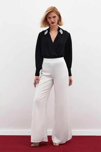 Sateen Fekete Body Blúz - Tartozék részletekkel