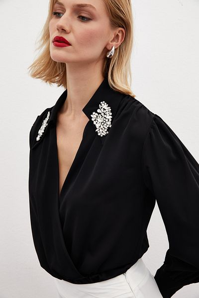 Sateen Fekete Body Blúz - Tartozék részletekkel