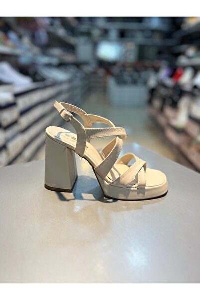 Hacıoğlu Ayakkabı Παπούτσια με τακούνι με λουράκια πλατφόρμας Punto