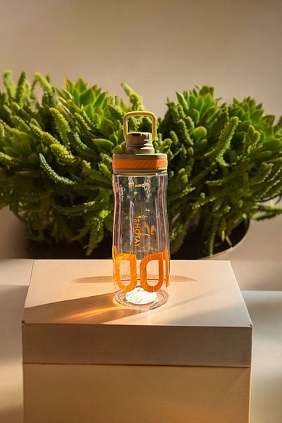 YDGR Cool Shaker Drinker - 630 ml, Rotatable Lid, with Finger Strap
