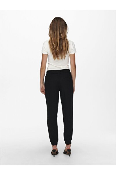 ONLY Klassische Hose Onlkelda-Emery Mittlere Taille Normal geschnittener Schlauch