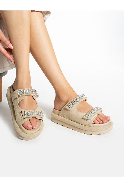 Alemdar Shoes Γυναικείες παντόφλες με λεπτομέρεια από πέτρα MONSY σε κρεμ χρώμα