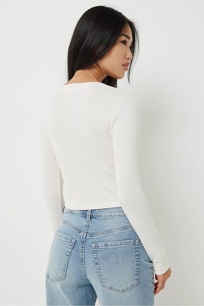 Ardene تي شيرت قصير مزود بأزرار كبس