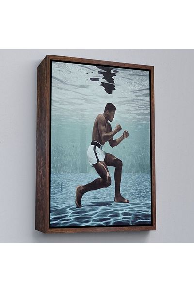 Harita Sepeti Boxer Muhammed Ali care se antrenează sub apă într-un cadru Pictură murală-6234