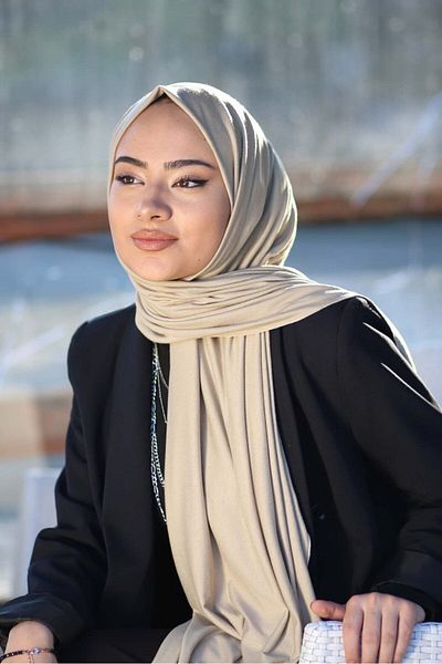 Organic Scarfs Light Latte Hijab Combed Cotton Shawl Hijab Model