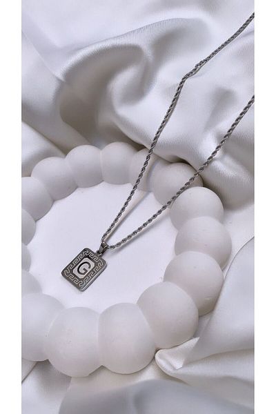 Accessories قلادة فضية بحرف فولاذي حرف G