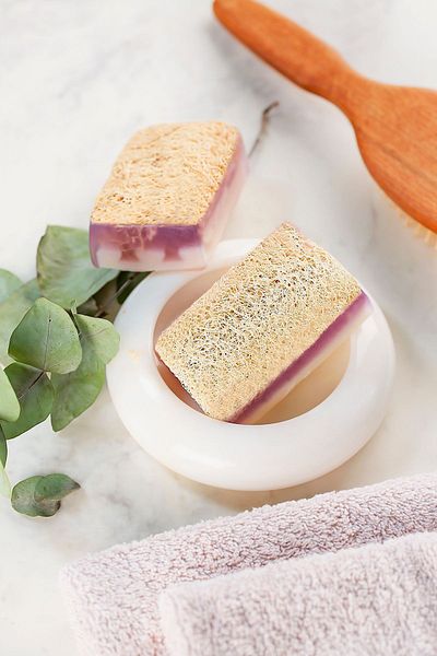 BOTANICA COMFORT صابون لافندر مصنوع يدويًا من ألياف اليقطين الطبيعية 100% مع الجلسرين 100 جرام