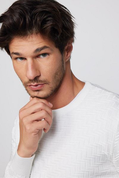 Tudors Pulover alb din tricotaje pentru bărbați, slim fit, cu decolteu rotund