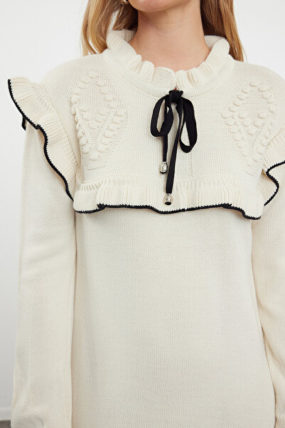 Trendyol Modest Dlouhé úpletové šaty – krémově černé, detail lemu, TCTAW25EB00017