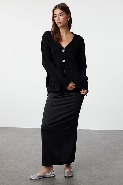 Trendyol Collection Schwarzer Basic-Cardigan aus weicher, strukturierter Strickware TWOAW20HI0213