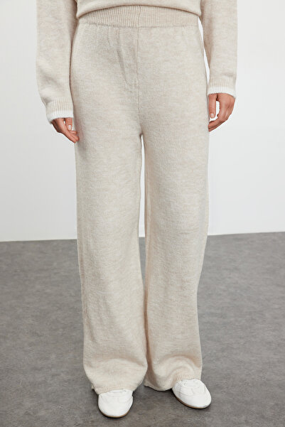 Trendyol Modest Σετ πλεκτών μπεζ πάνω και κάτω - Πέτρινες σωληνώσεις TCTAW25US00052