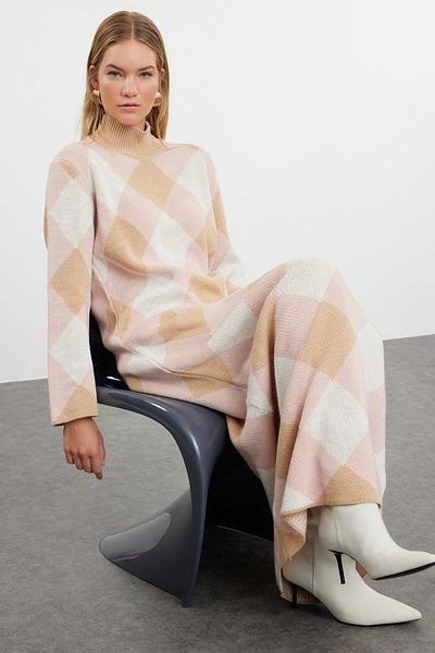 Trendyol Modest Bézs gyémánt mintás blokk kötött ruha - TCTAW25EB00029