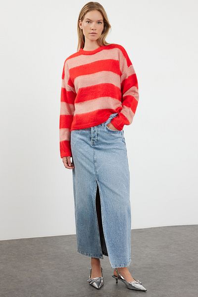 Trendyol Collection Roter, gestreifter, weicher Strickpullover mit Rundhalsausschnitt – TWOAW25KZ00274