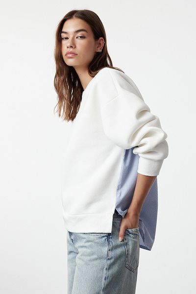 Trendyol Collection Pletená mikina - Ecru Poplin Detailed, Wide Fit TWOAW25SW00026