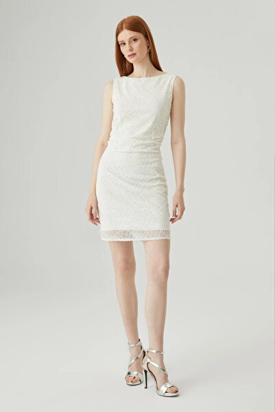 Gusto Lycra Lace Dress with Window on the Back - White