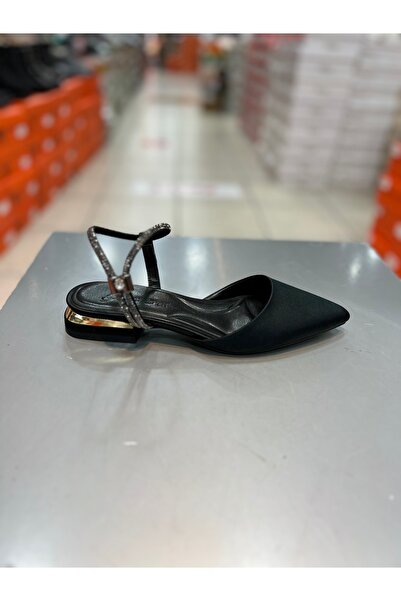 Hacıoğlu Ayakkabı حذاء باليه نسائي أنيق مرصع بأحجار الساتان من Rosmarin