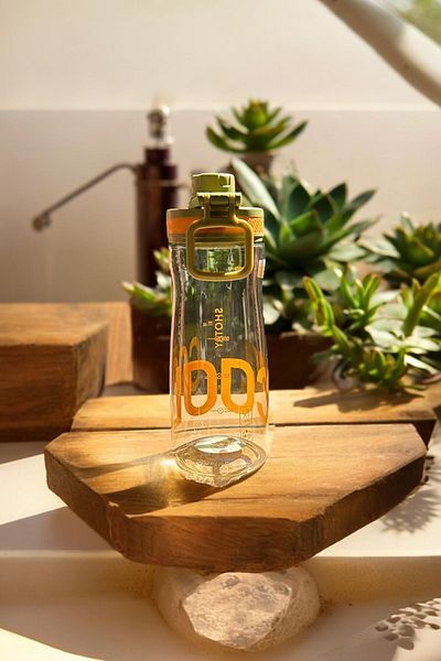 YDGR Cool Shaker Drinker - 630 ml, Rotatable Lid, with Finger Strap