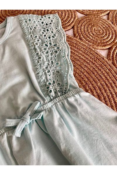 Miniworld girl lace dress