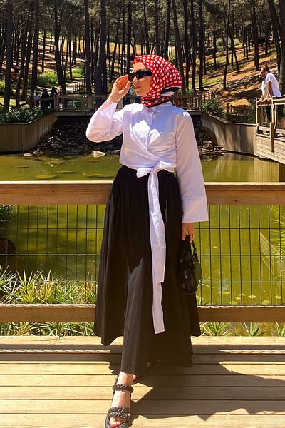 Ceylan Otantik White Shirt and Black Balloon Skirt Set