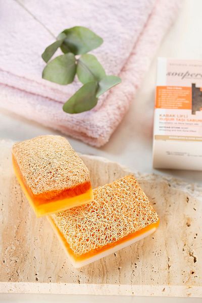 BOTANICA COMFORT ألياف اليقطين الطبيعية، الجلسرين، صابون حجر روشور المصنوع يدويًا 100 جرام