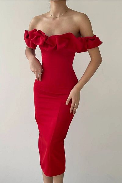 WOMAN VISION Rochie roșie Midi Creion - Guler fără bretele din țesătură Atlas - Detaliu cu umăr joasă și lacrimă