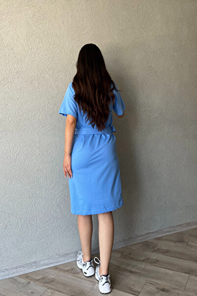 Seda Yalçın Atelier Смугаста сукня з коміром поло, синя - Бренд Модель