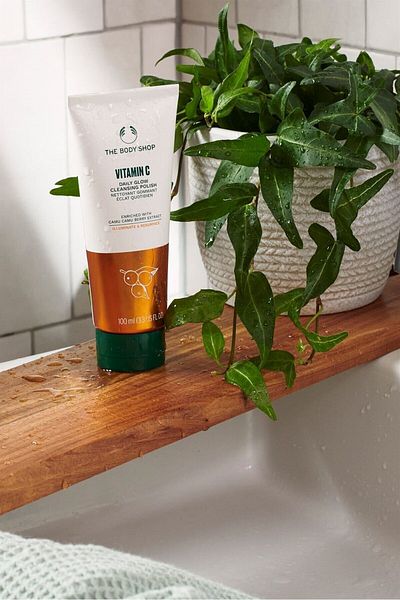 THE BODY SHOP 100 ml Vitamin C Peeling Purifying