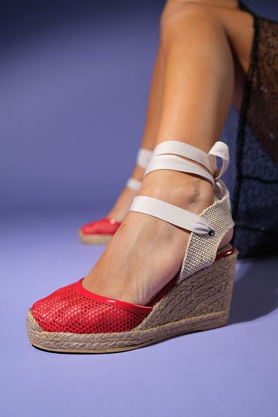 LuviShoes LIONS Rote Ledersandalen für Damen mit Knöchelriemen und Keilabsatz