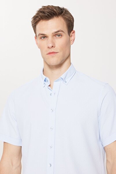 AC&Co / Altınyıldız Classics Férfi kék, karcsúsított, keskeny szabású gombos galléros Seersucker mintás ing