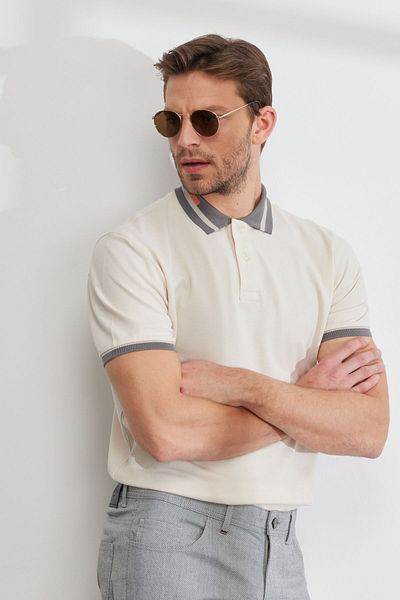 AC&Co / Altınyıldız Classics Beiges Slim Fit T-Shirt für Herren aus 100 % Baumwolle mit nicht rollendem Polokragen