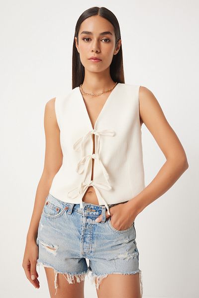 Happiness İstanbul Damenweste aus Leinen mit Schleife in Creme - GP00010