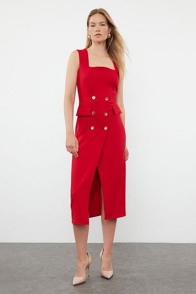 Trendyol Collection Rotes zweireihiges Kleid in Midilänge – Knopfdetail und Bleistiftrock mit Verschluss TWOSS24EL00837
