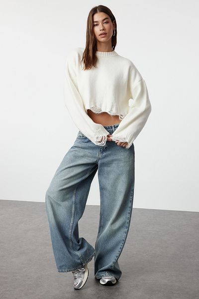 Trendyol Collection Ecru Crop Super Wide Fit puha textúrájú kötöttáru pulóver TWOAW24KZ00319