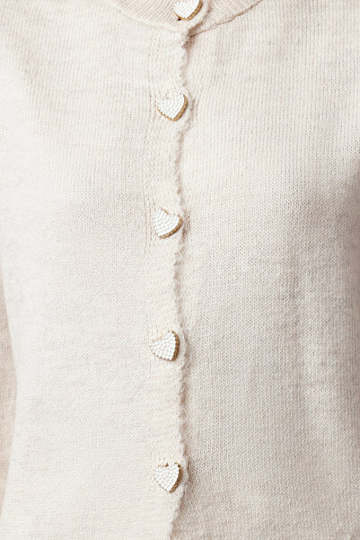 Trendyol Collection Strickjacke mit Juwelenstruktur und Steinknöpfen – TWOAW22HI0044