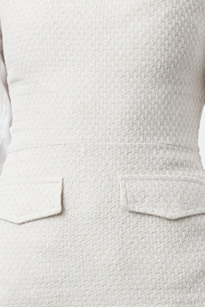 Kolekcia Trendyol Ecru Mini jednoduché tkané šaty - Twoaw24El00669