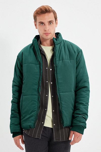 Trendyol Collection Dunkelgrüne, wind- und wasserabweisende Pufferjacke mit normaler Passform und Taschen TMNAW22MO0091
