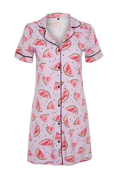 Trendyol Curve Rosa Wassermelonenmuster - Gestricktes Nachthemd mit Hemdkragen TBBSS24CH00027